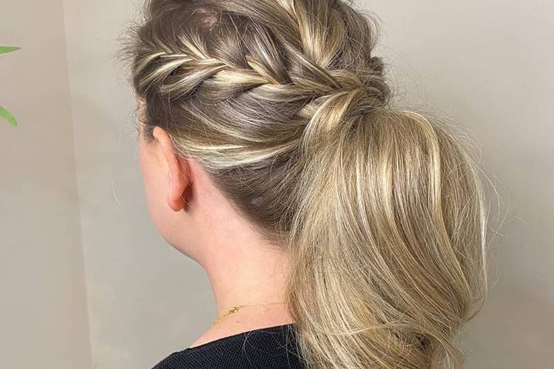 Ponytail with braid details