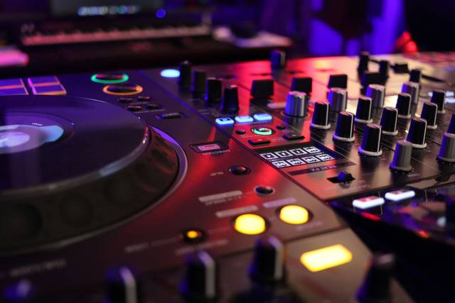 DJ Lewie Ft.