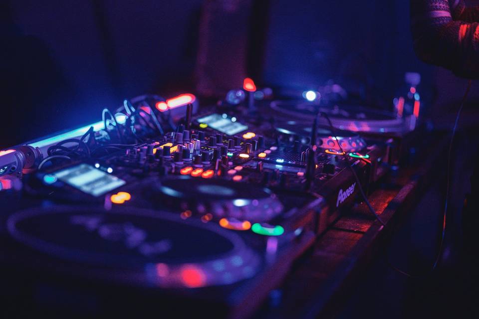 DJ Lewie Ft.