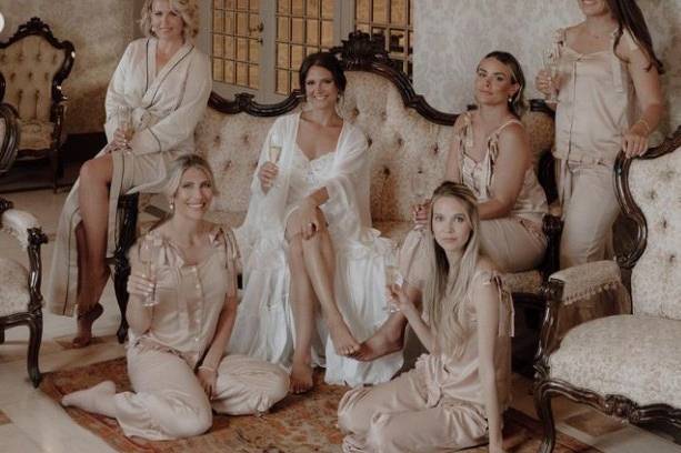 Bride & Bridesmaids