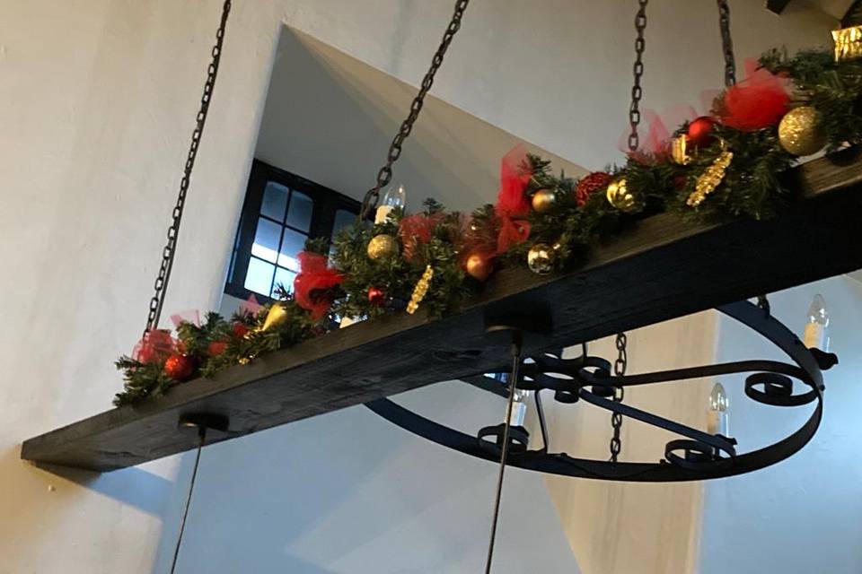 Restaurant christmas decor