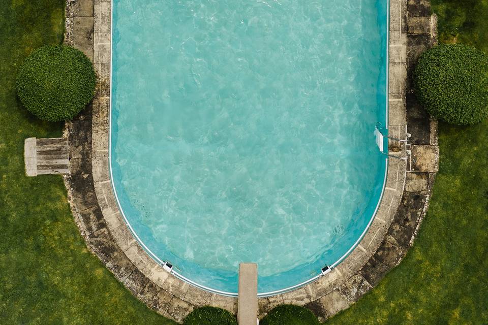 Just Married - pool party