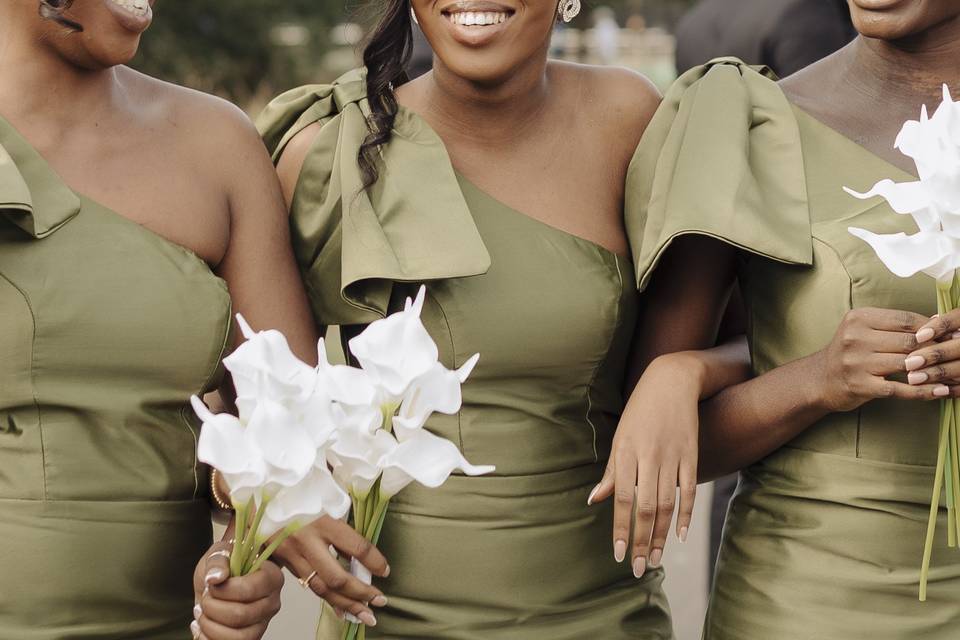 Bridesmaid details and floral