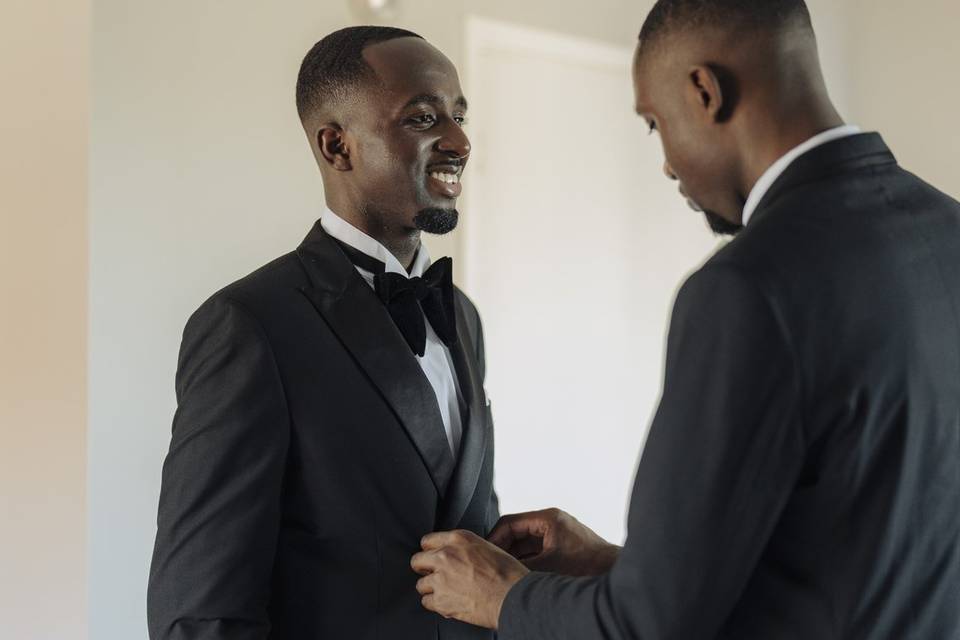 Groom and best man morning