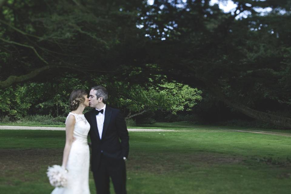 Kiss under a tree