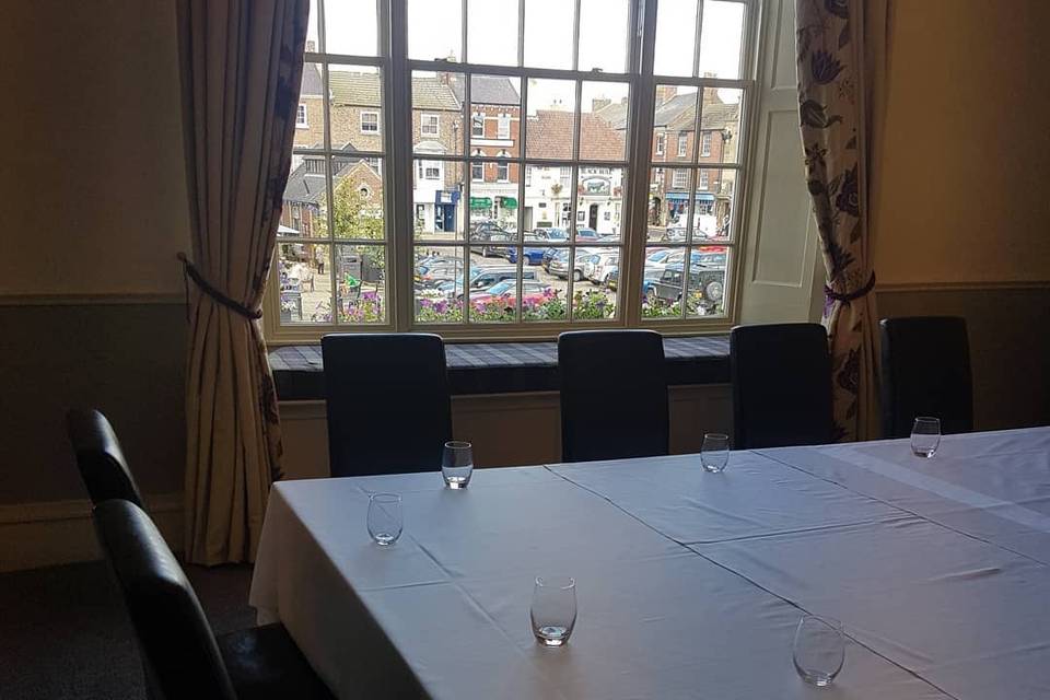 Golden Fleece Hotel
