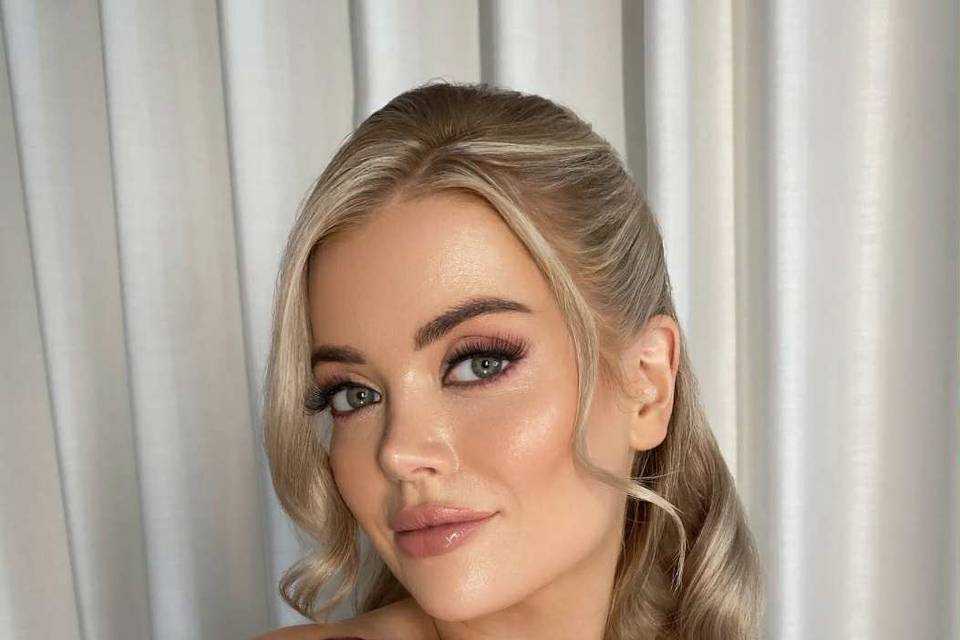 Pink and dewy bridal