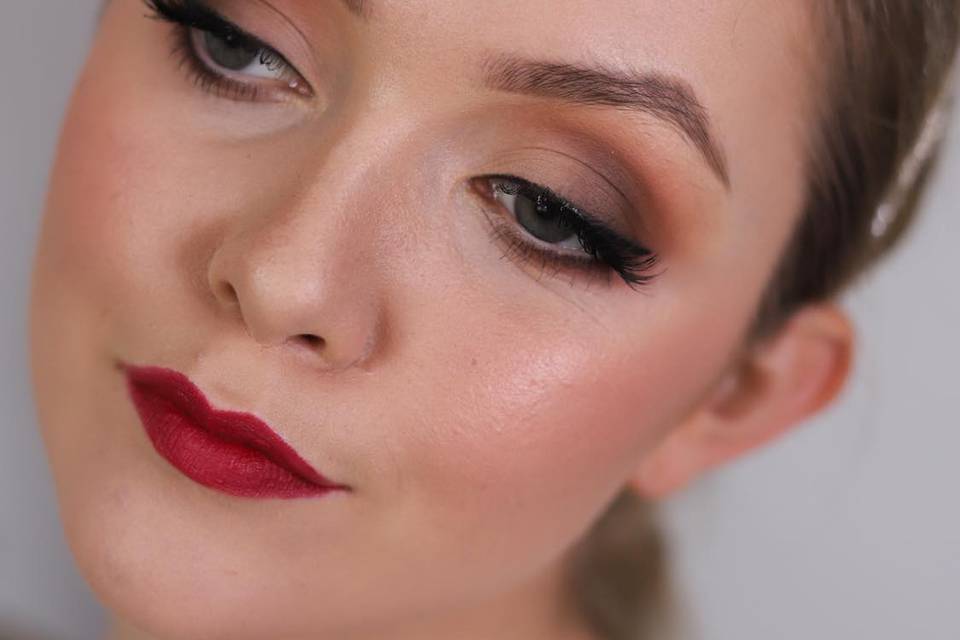 Smokey eye and red lip