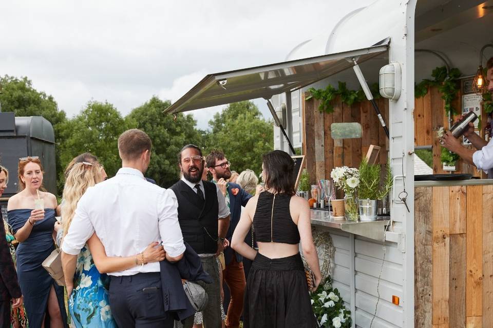 20 Mobile Cocktail Bar Truck Ideas for Your Wedding