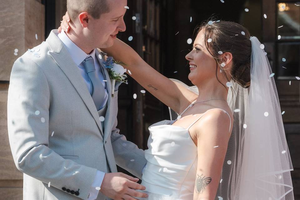 Confetti kiss