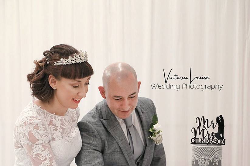 Adele and Danny cutting cake