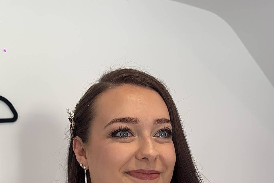 Beautiful glowy bride