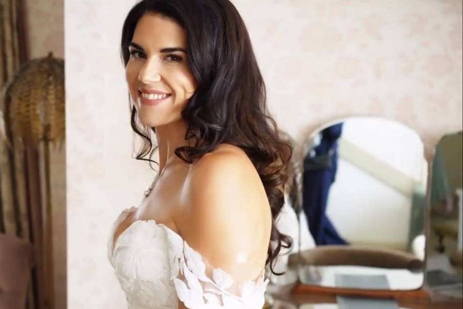 Gorgeous glowy bride