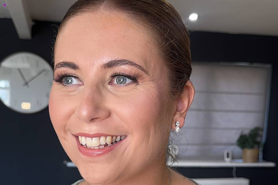 Bridesmaid make up