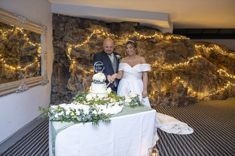 Great Room Cake Cutting