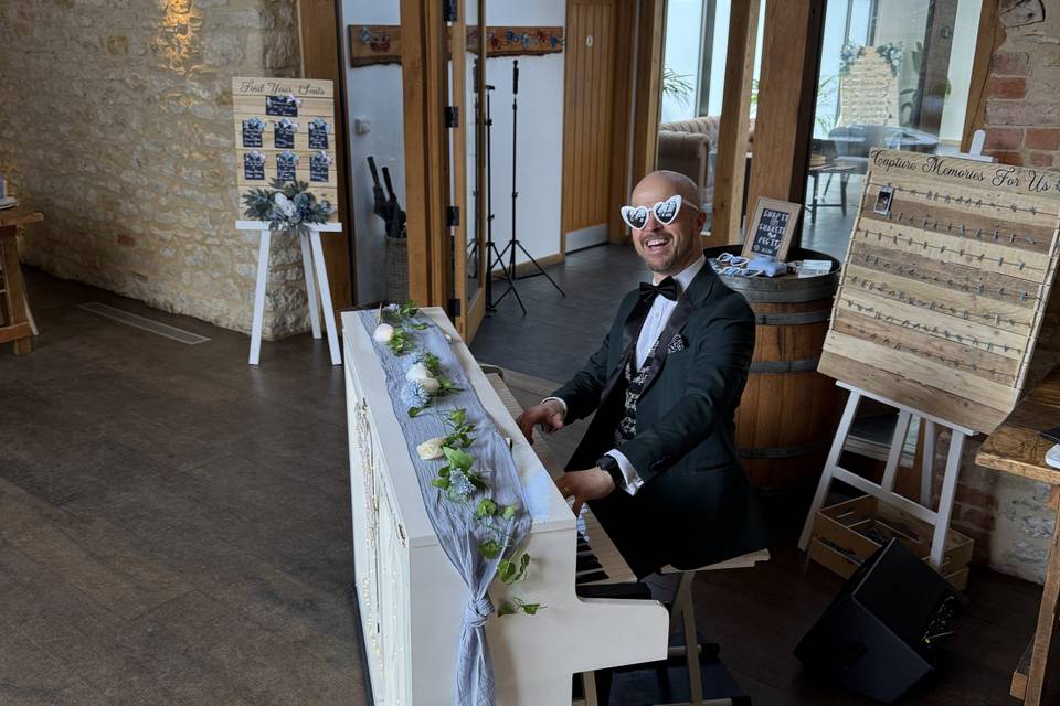 Nigel Hammond Music