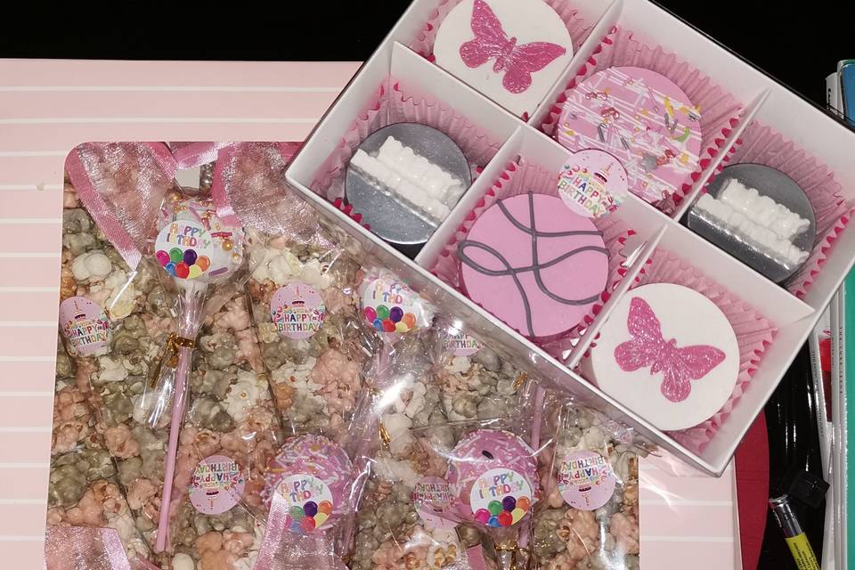 Popcorn and Oreo Gift Box