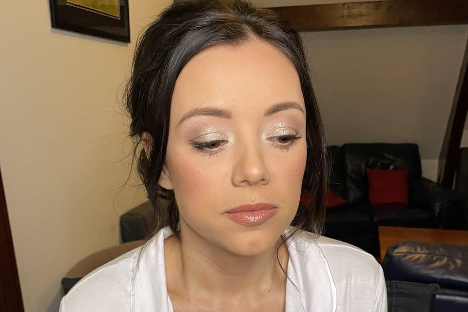 Soft and sparkly makeup