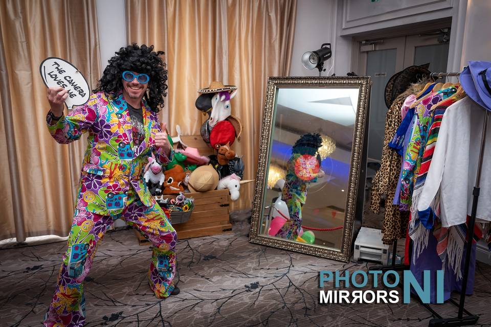 Selfie Mirror Attendant