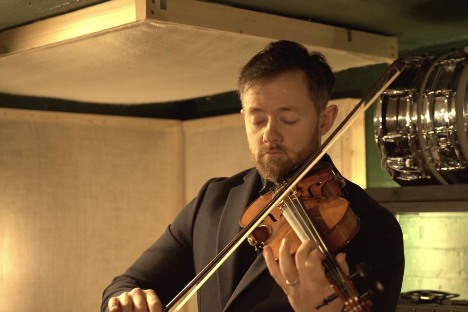 Robbie Mackenzie Music