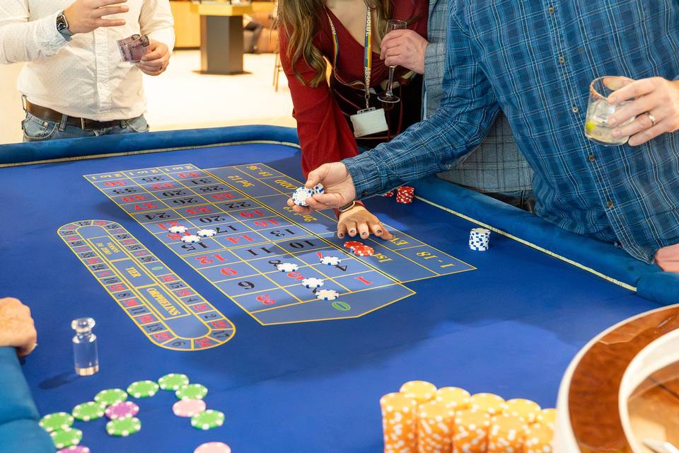 Placing bets on roulette table