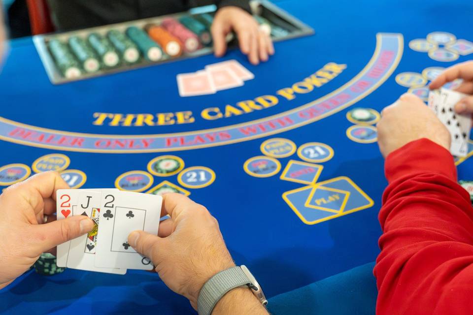 Pair of twos and a jack dealt