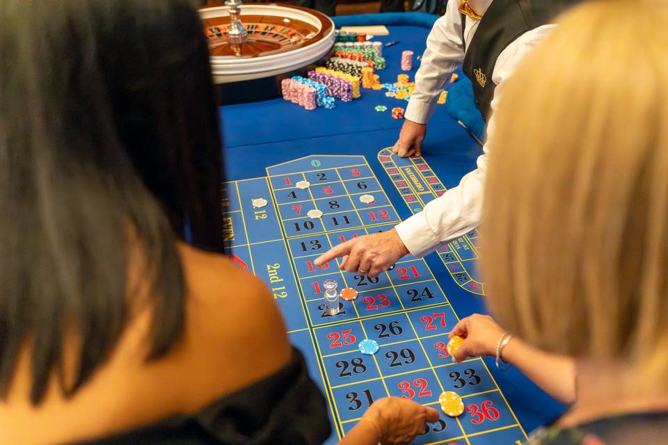 Dealer shows winning number