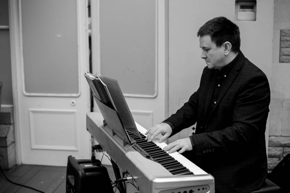 Dan Phelps Pianist