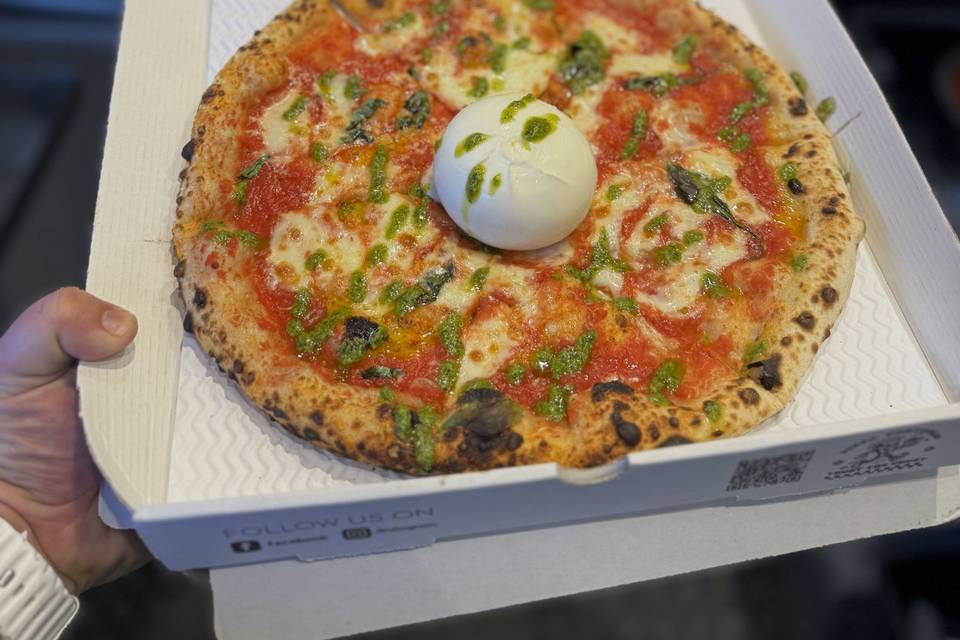 Margherita with burrat & pesto