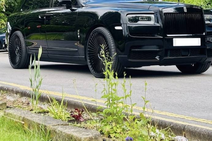 Black Rolls Royce Cullinan