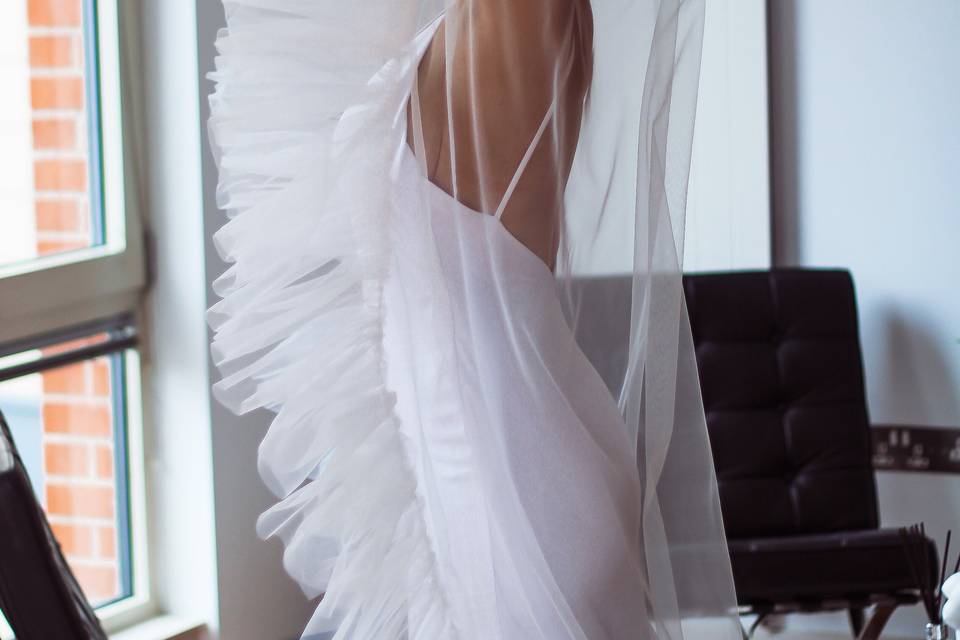 Ruffled wedding veil.