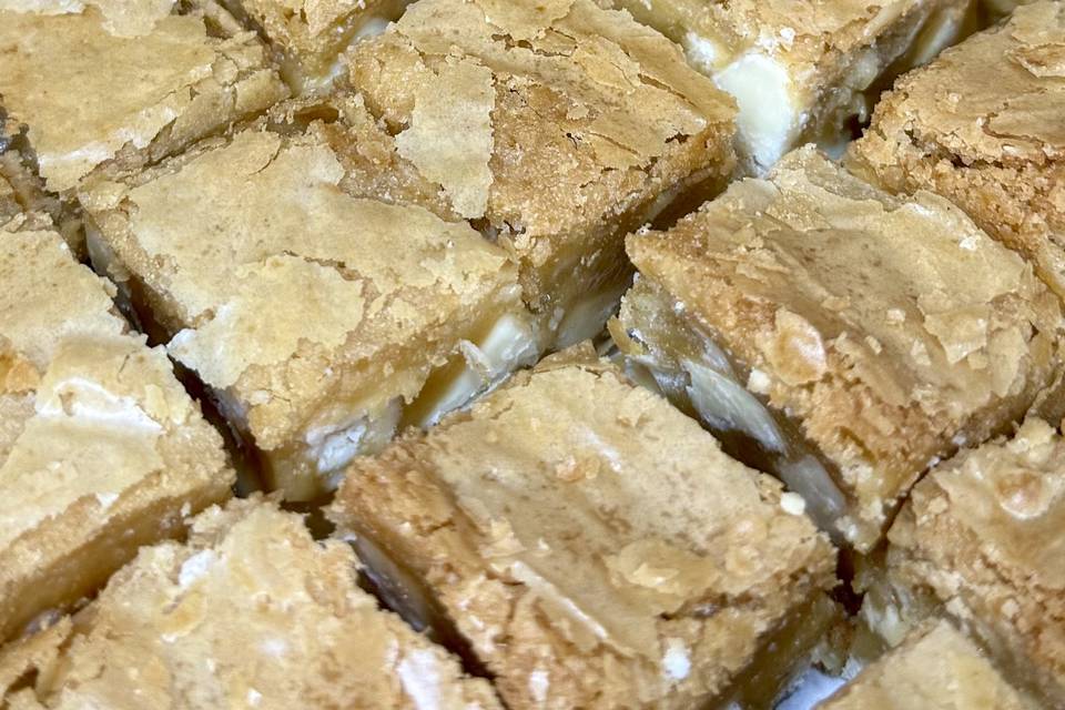 Blondie bites
