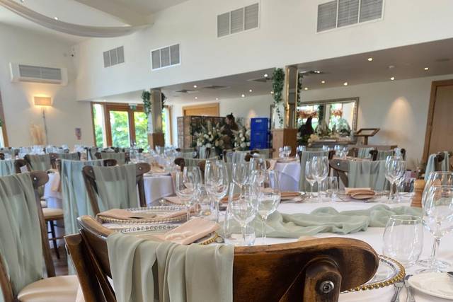 Mythe Barn Wedding Styling.