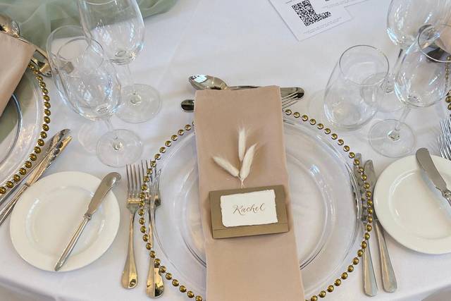 Mythe Barn Wedding Styling.