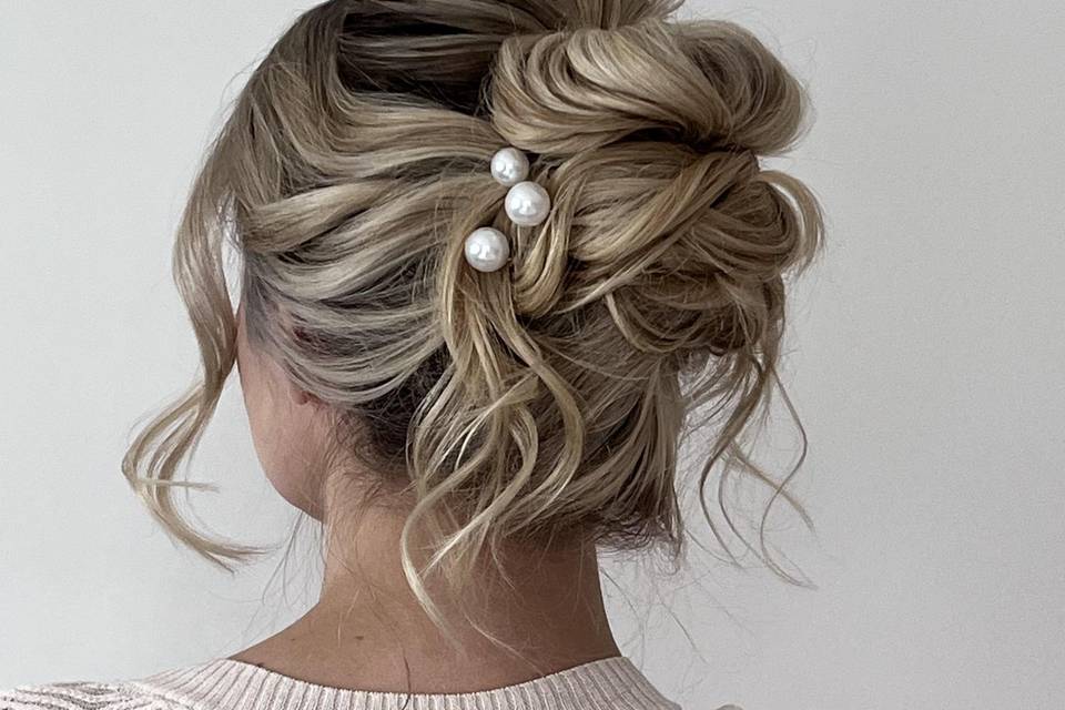 Modern hair up