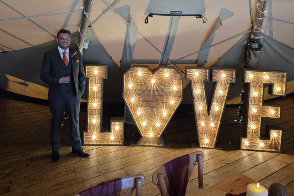 Tipi wedding rustic decor