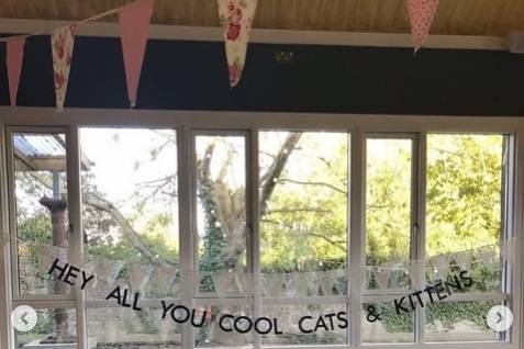 Custom top table banner