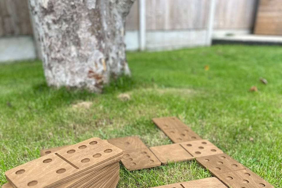 Giant Dominoes