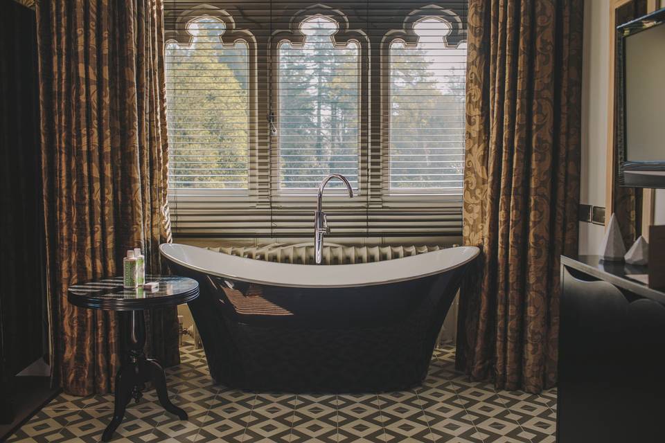 Feature bath