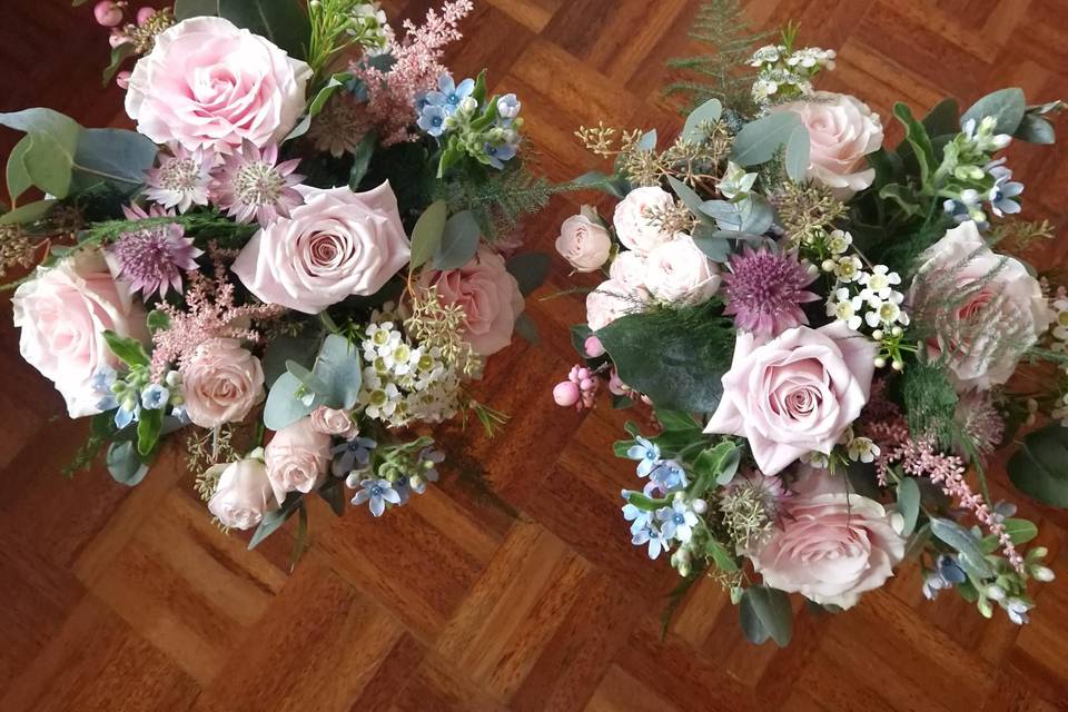 Soft pink bridesmaids bouquets