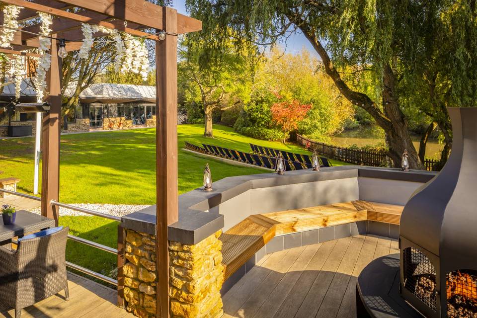 Riverside Terrace Lawn