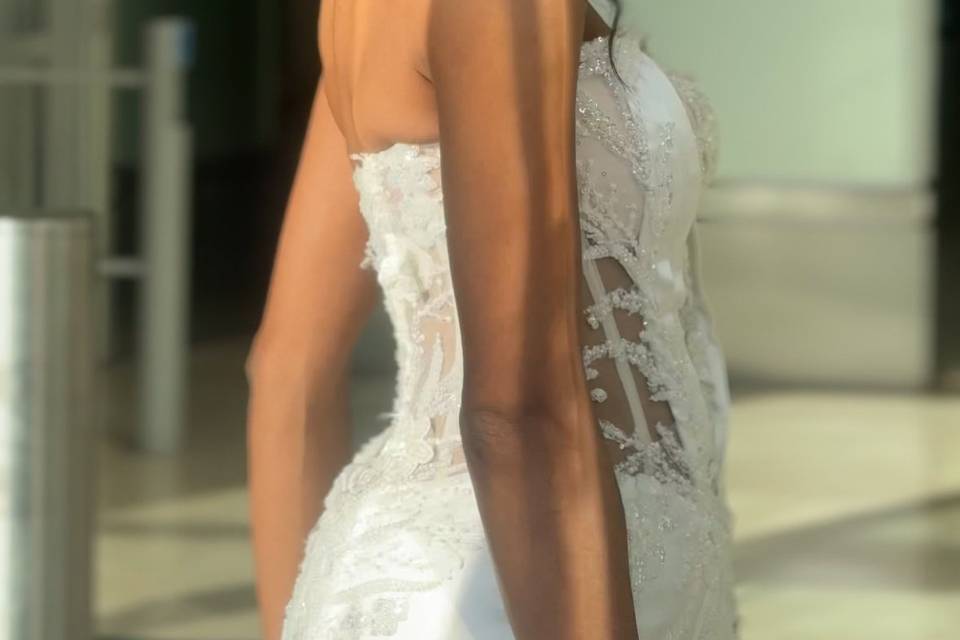 Minimal makeup bride