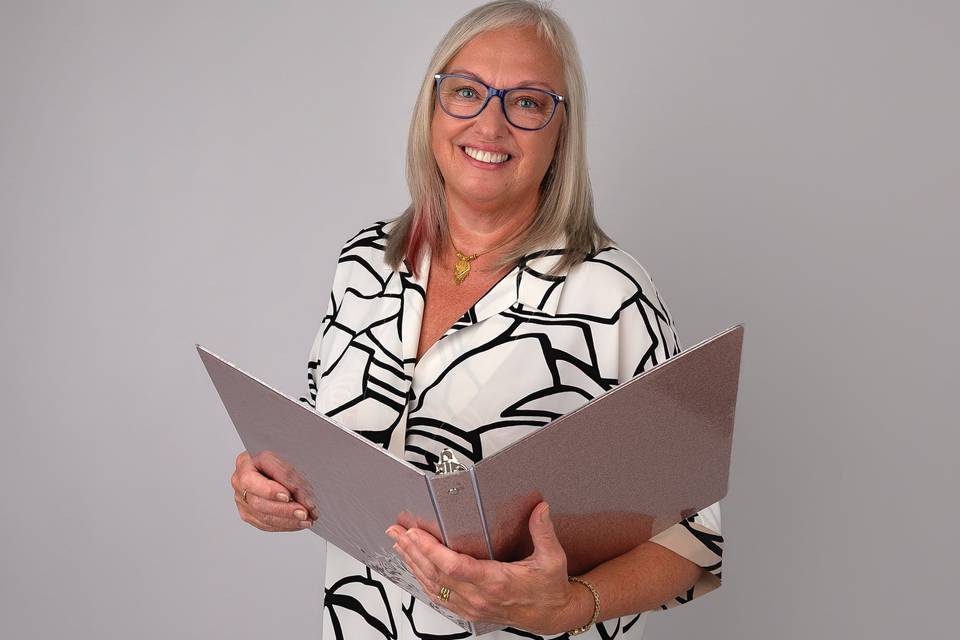 Celebrant Julia | Supporting The Alzheimer's Society