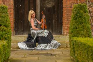 Hayley Pomfrett - Wedding Violinist