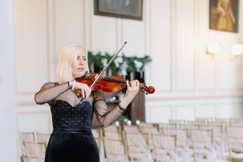 Hayley Pomfrett - Wedding Violinist