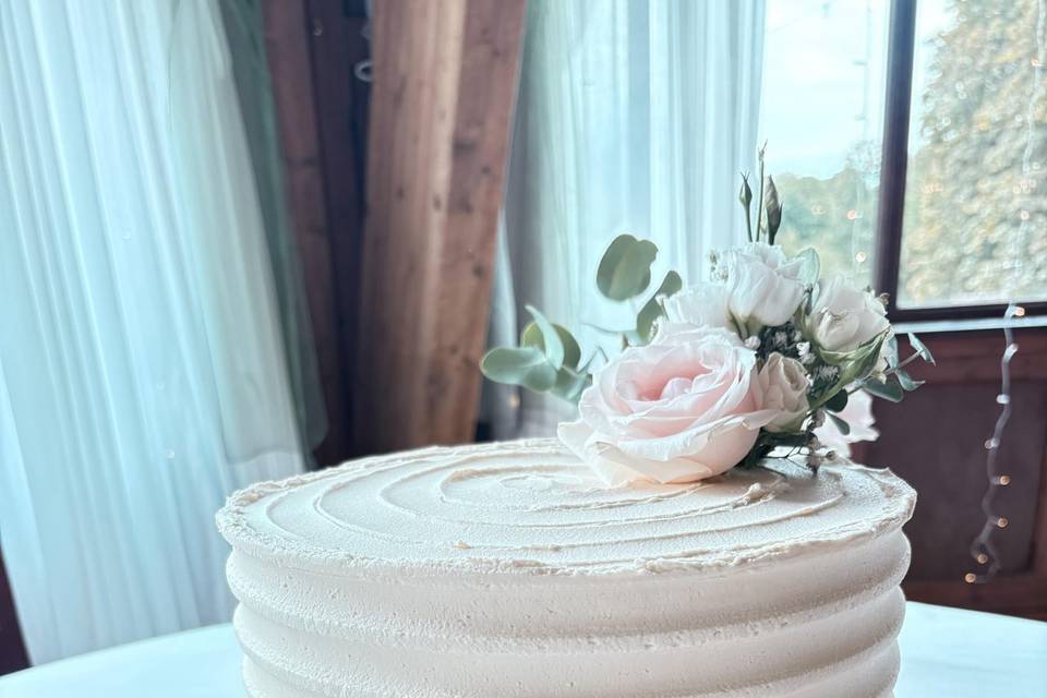 Rustic single tier