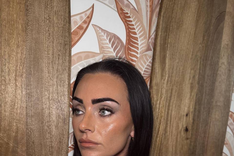 Cool Toned Glowy Soft Glam