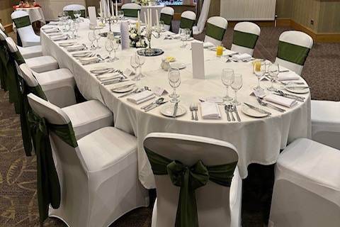 Dundas Suite Oval table
