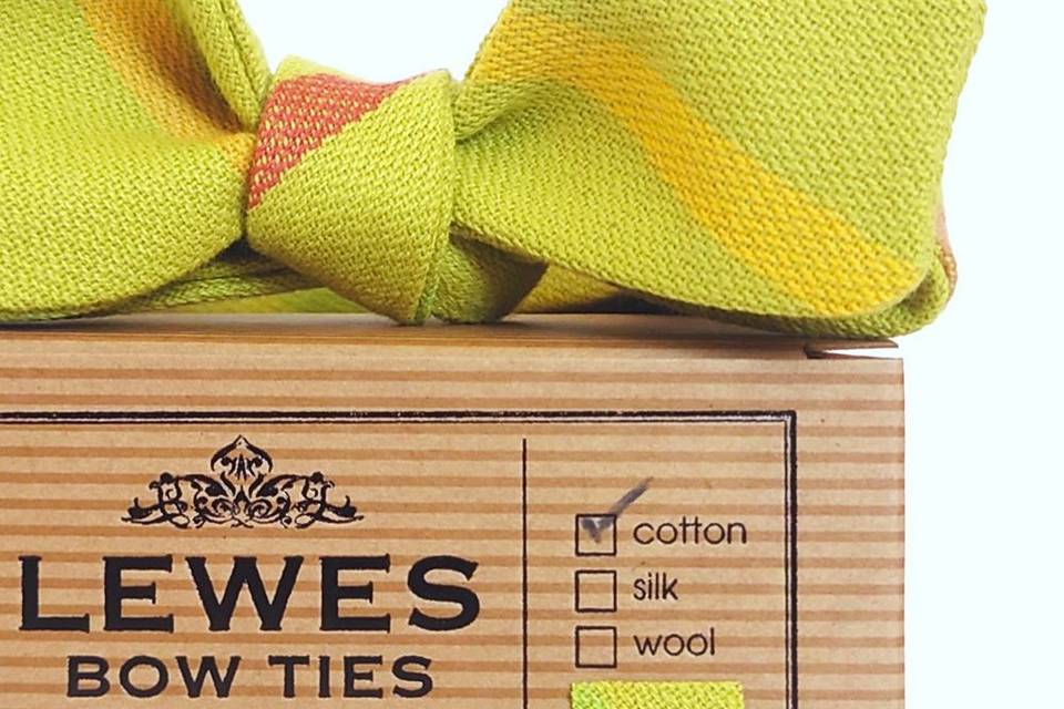 Yellow textured bow tie