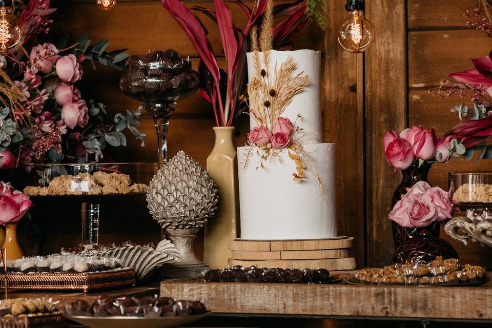 Cake table decor